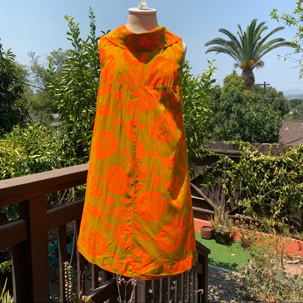 VINTAGE RETRO Orange Floral Roll Neck Shift Mini Dress
